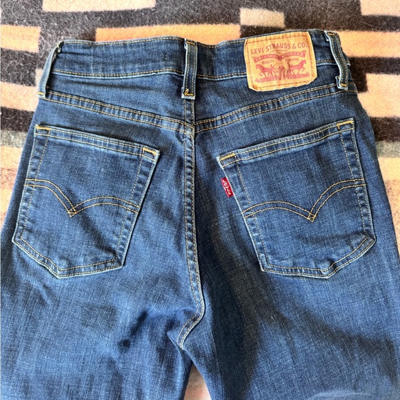 Levi's High Rise Skinny - Picture 2 of 3